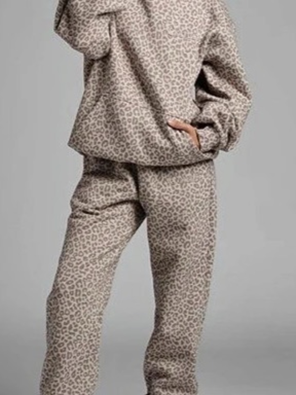 Comfrt Minimalist Sweatpants Leopard Print Gray/Tan Size Medium New without - Picture 4 of 5